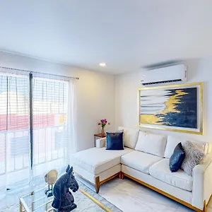 Alina 203a @ Morgan Residences Апарт-отель